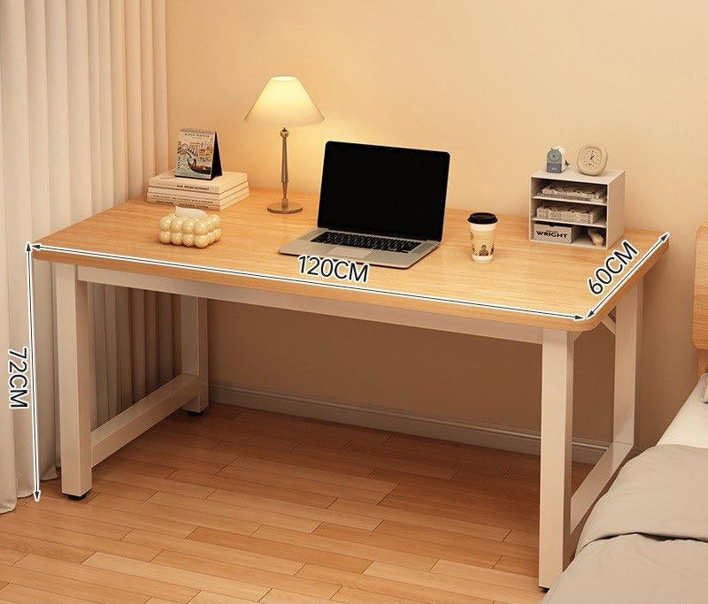 طاولة خشبية بهيكل معدني