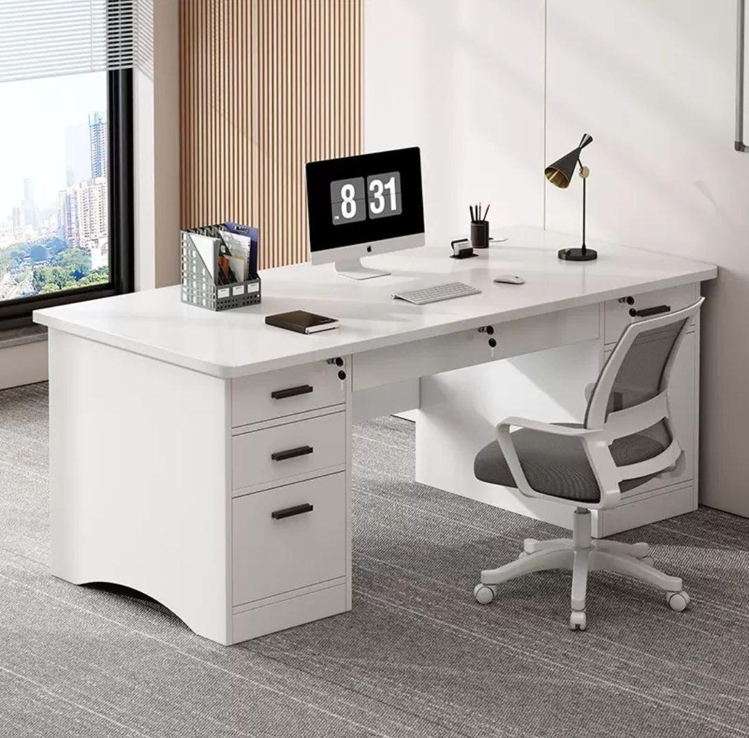 pcمكتب بأدراج جانبية وأفقية مع قفل مع مكان لوضع الـ