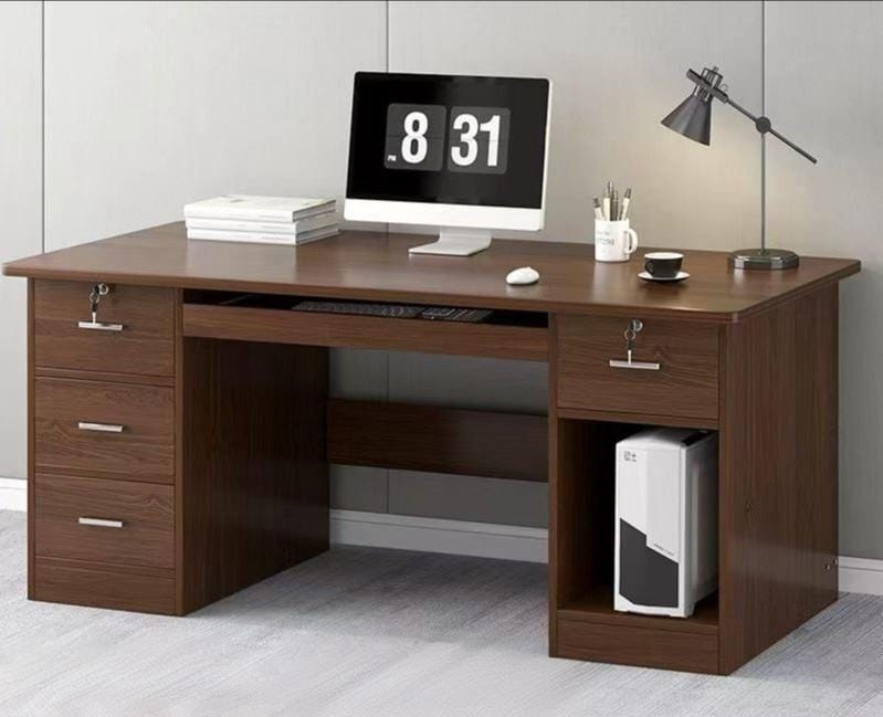 pcطاولة بجوارير مع مكان لوضع الـ