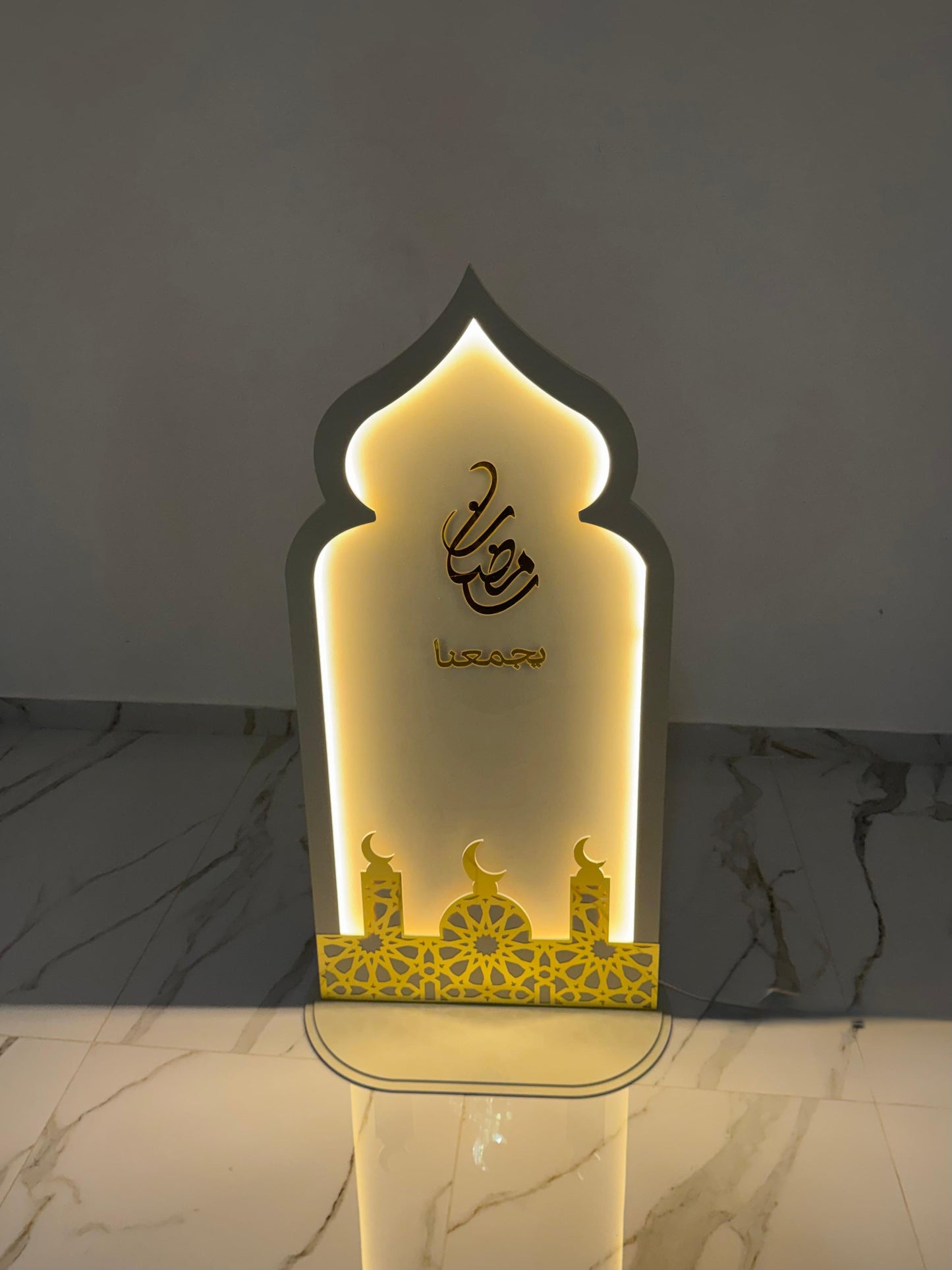 محراب بإنارة مع تفاصيل اكريلك